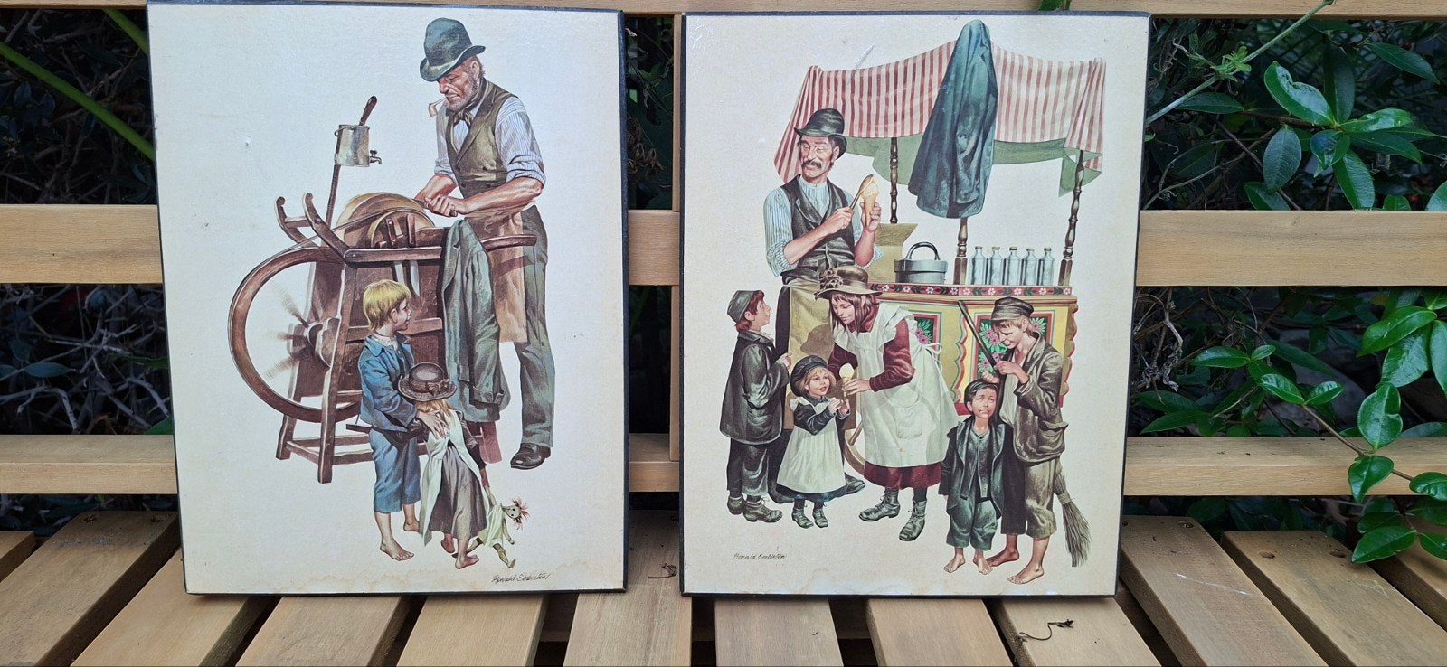 Set van 2 Vintage houten kunstbordjes - Ronald Embleton, Ophalen of Verzenden