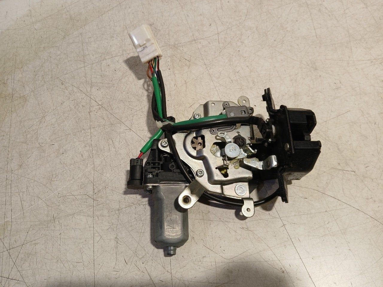 Slot mechaniek kofferdeksel achterklep elektrisch Mitsubishi, Auto-onderdelen, Onderdelen@venauto.nl, Van der Ven Autorecycling B.V.
