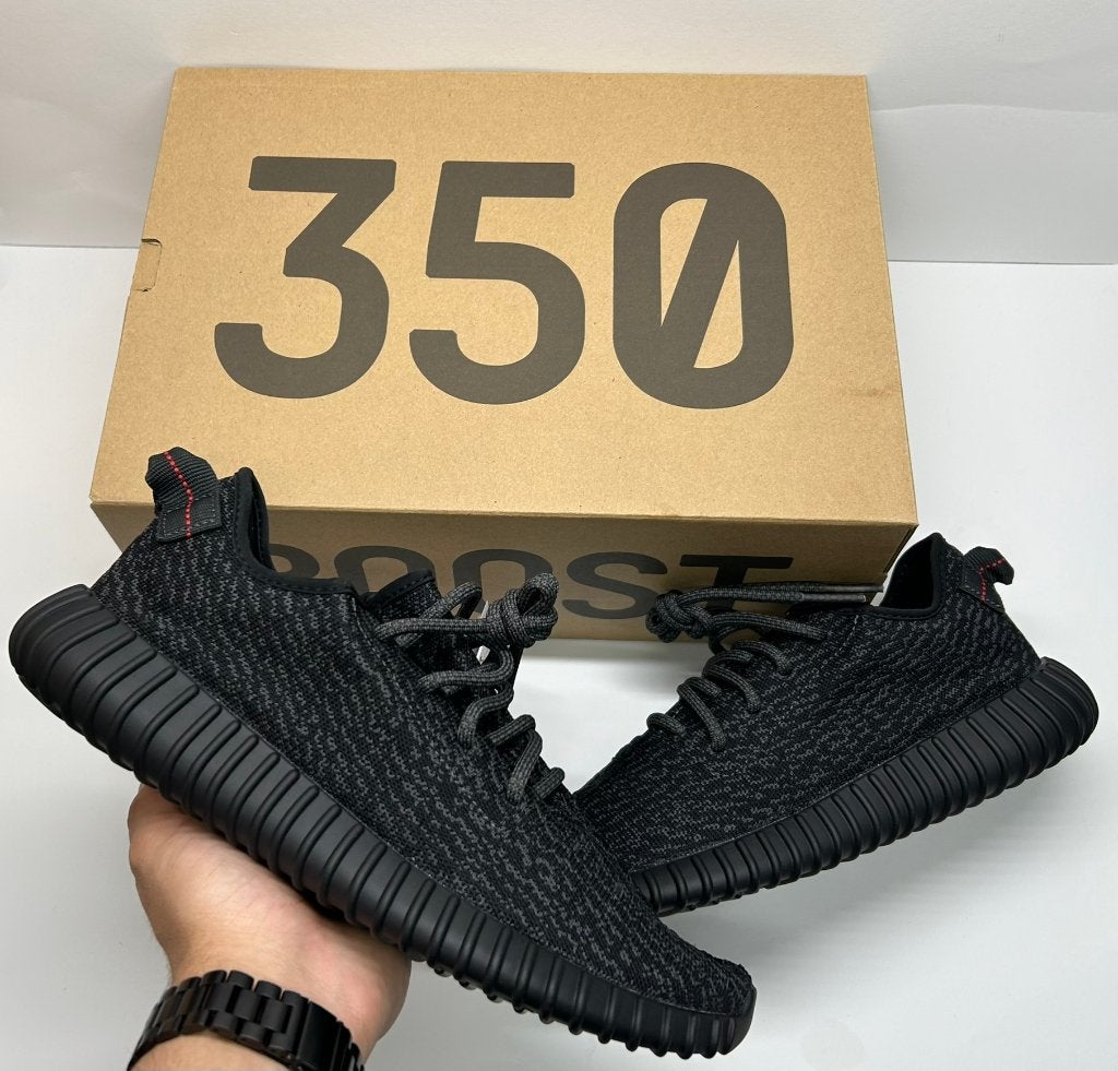 adidas Yeezy Boost 350 Pirate Black - Maat 43 1/3, Kleding | Heren, Schoenen, Zwart, Nieuw, Ophalen of Verzenden, Sneakers of Gympen