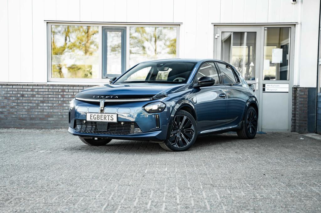 Lancia Ypsilon Edizione Cassina Limitata 51 kWh (bj 2024), Auto's, Lancia, Stof, Gebruikt, 310 km, 156 pk