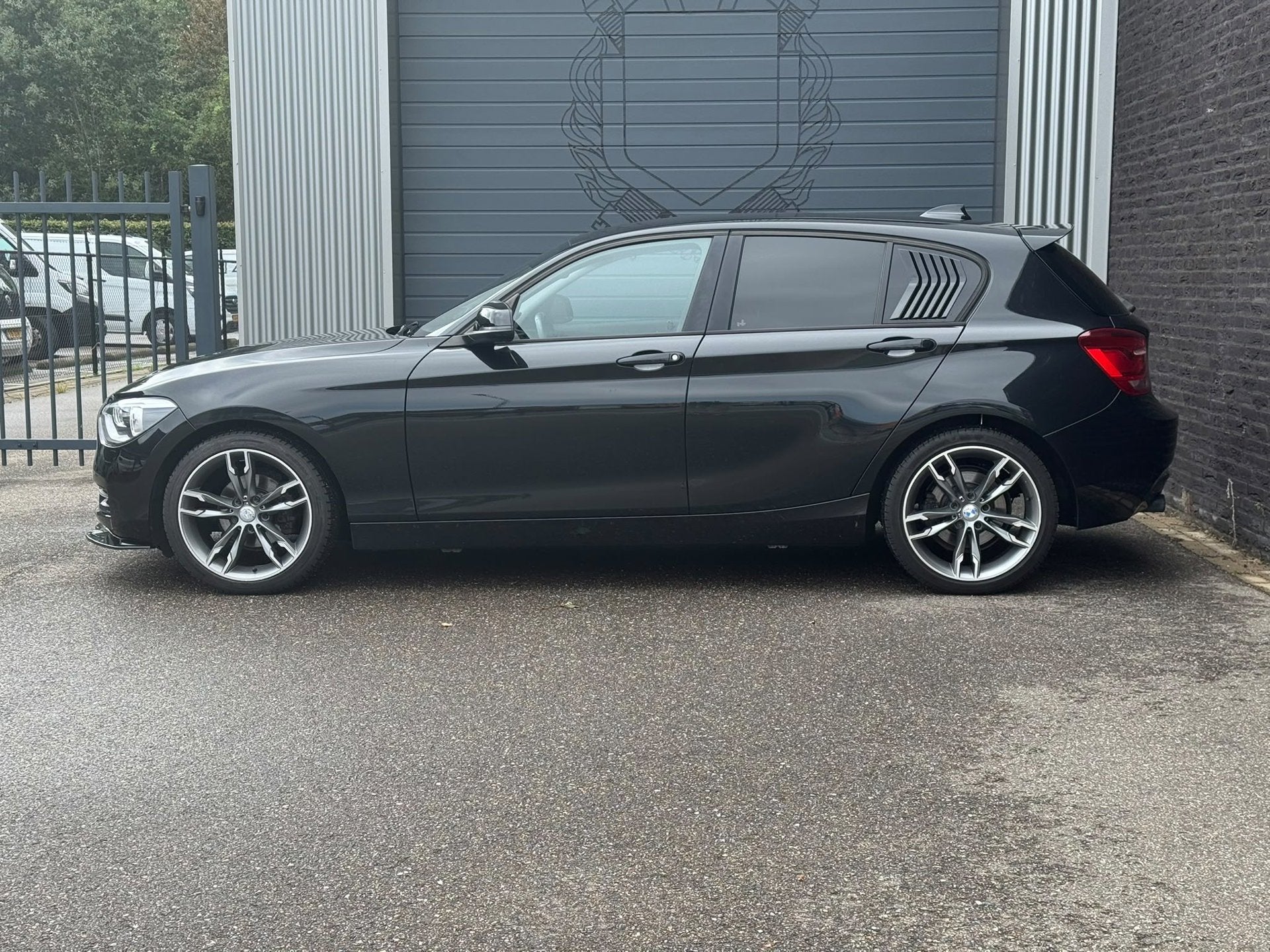 BMW 1-serie 116i Business+ Nap|Navi|Sensor, Euro 5, Gebruikt, 4 cilinders, Zwart