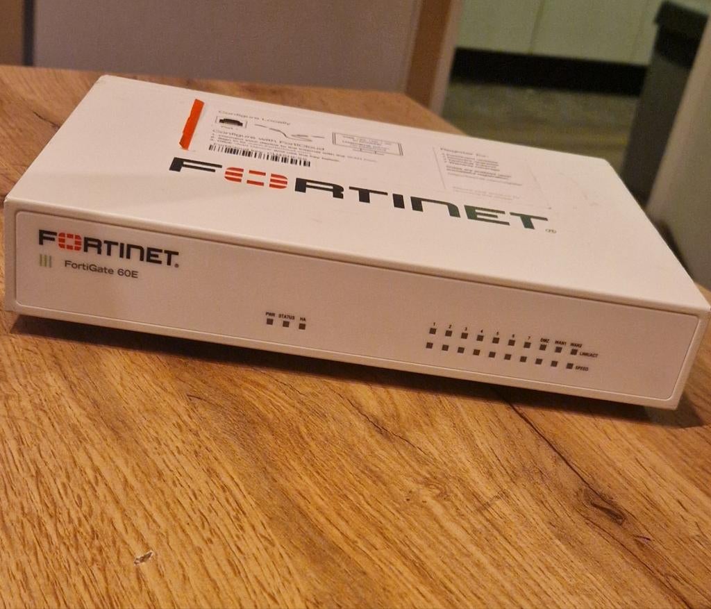 2x Fortinet FortiGate 60E Firewall – Gereset & Werkend, Ophalen of Verzenden, Zo goed als nieuw