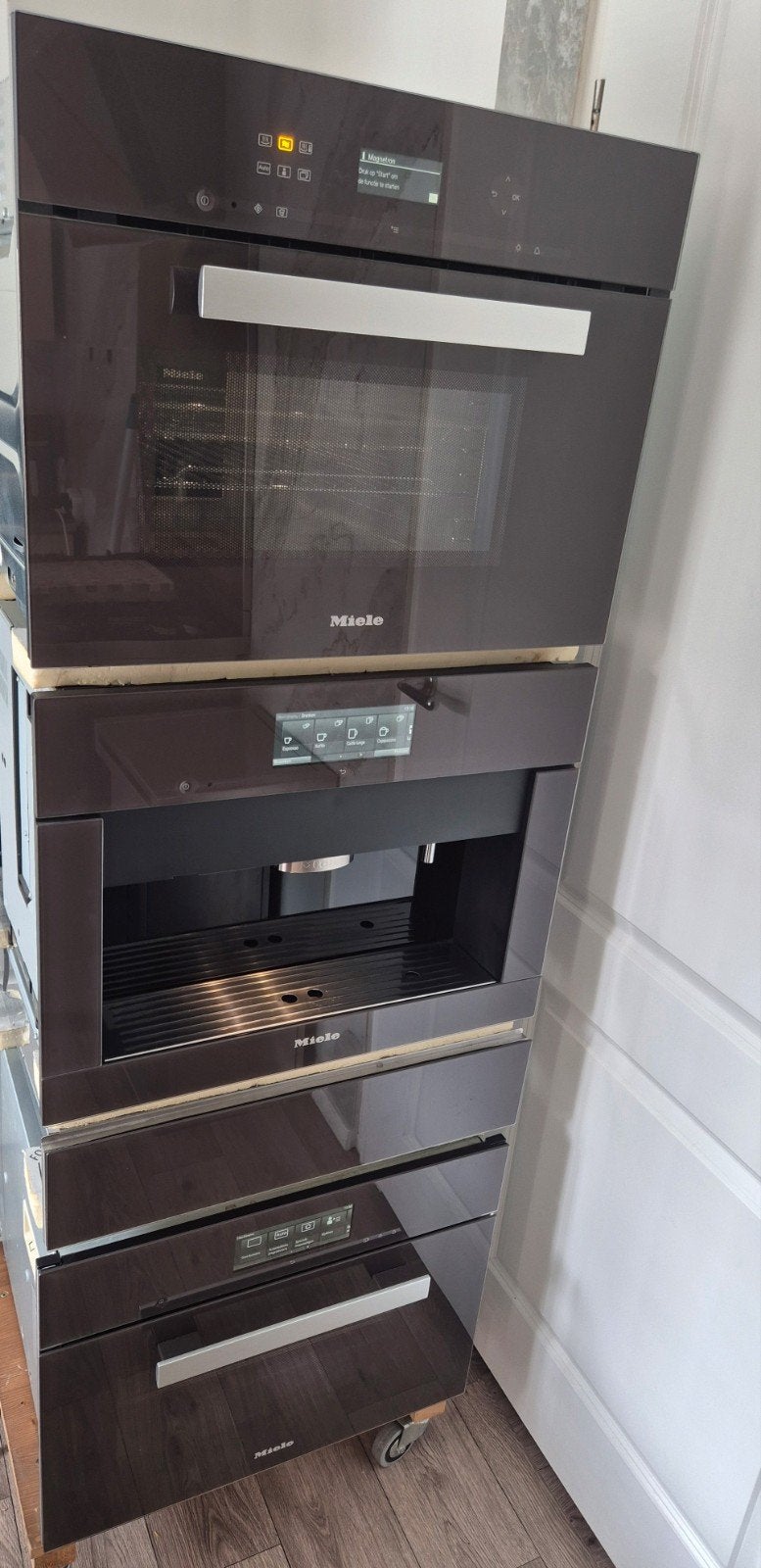 luxe Miele set: koffiemachine + combi magnetron + stoomoven, Ophalen, Gemalen koffie, 10 kopjes of meer, Koffiemachine