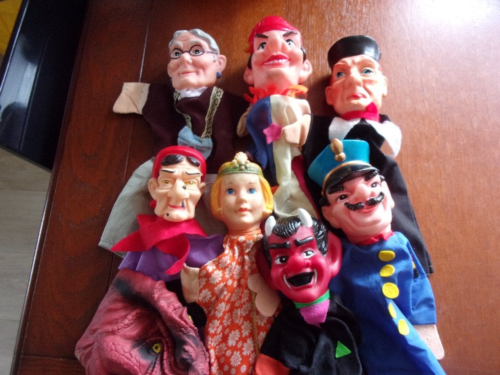 8 OUDE POPPENKASTPOPPEN (A), Ophalen of Verzenden