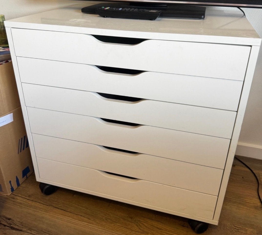 Witte ladekast op wieltjes - IKEA Alex ladeblok, Huis en Inrichting, Kasten | Ladekasten, Ophalen, Overige materialen, Minder dan 50 cm