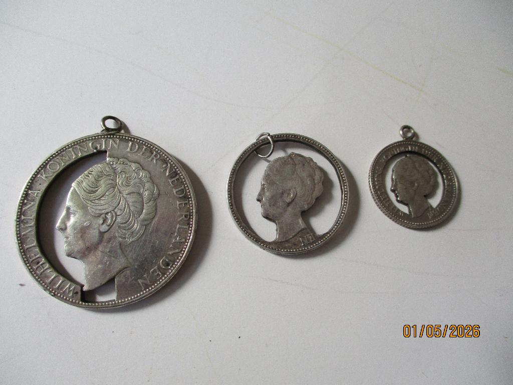 zilveren nederlandse munten, opengewerkt. 2.50, 1.00, 0.25, Zilver, Koningin Wilhelmina, Losse munt, Overige waardes