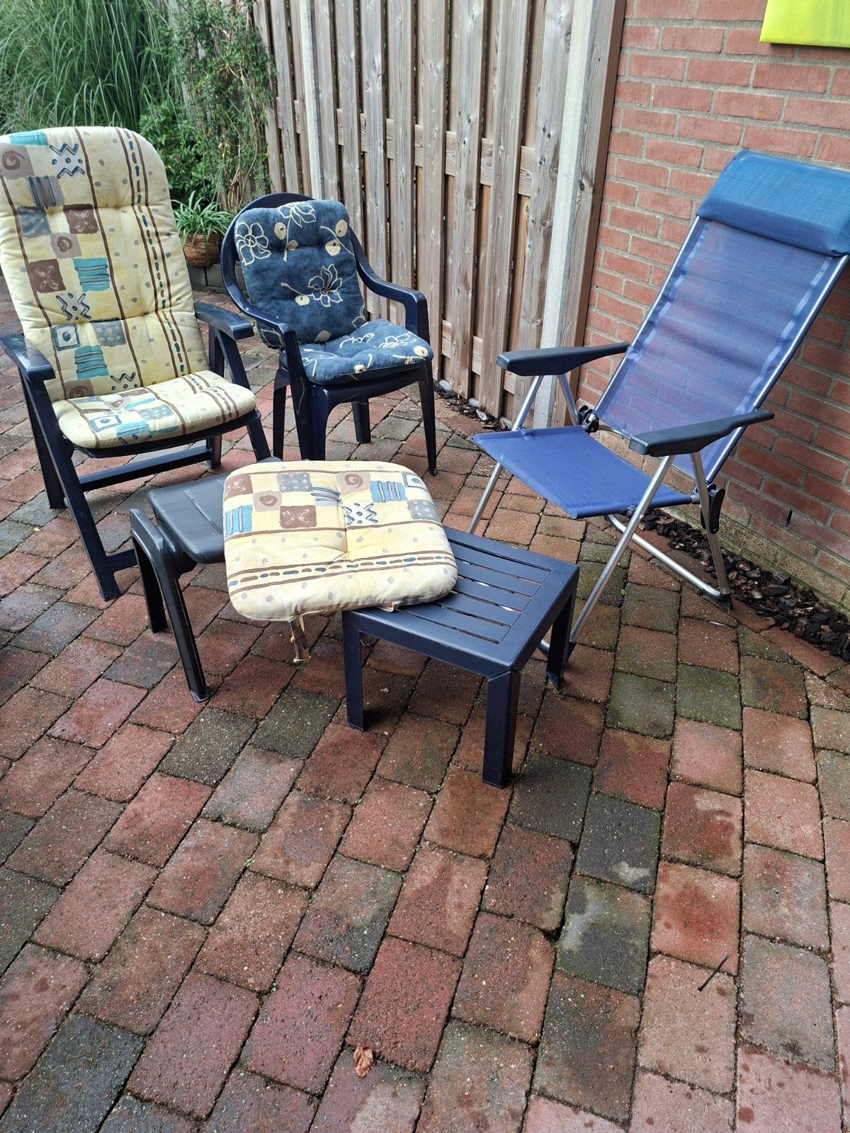 Diverse tuinstoelen en bijzettafels, Ophalen, Gebruikt, Kunststof, Inklapbaar