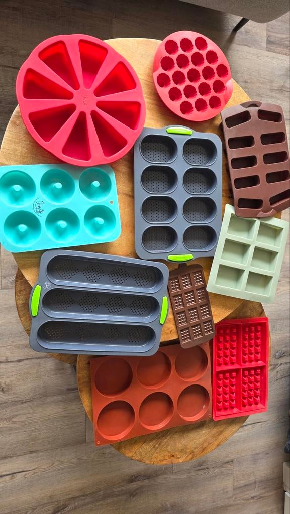 10 siliconenkit bakvormen oa. van Lisa kookt, Ophalen of Verzenden, Zo goed als nieuw, Taarten of Cupcakes, Bakvorm