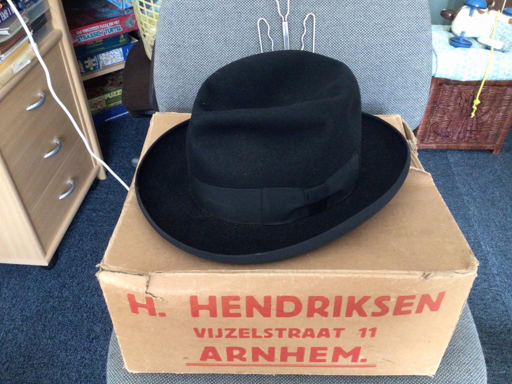 Antieke Gleufhoed.Christy’s London. Bandmaat 55. Cm., Kleding | Dames, Ophalen, Zo goed als nieuw, One size fits all