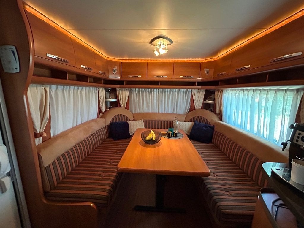 Foto 10 van Hobby 560 UFE, compleet met inventaris en voortent