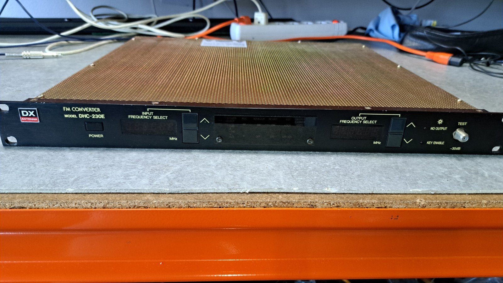 DX Antenna DHC-230E FM Converter, Verzamelen, Elektronische Apparatuur, Overige typen, Ophalen of Verzenden