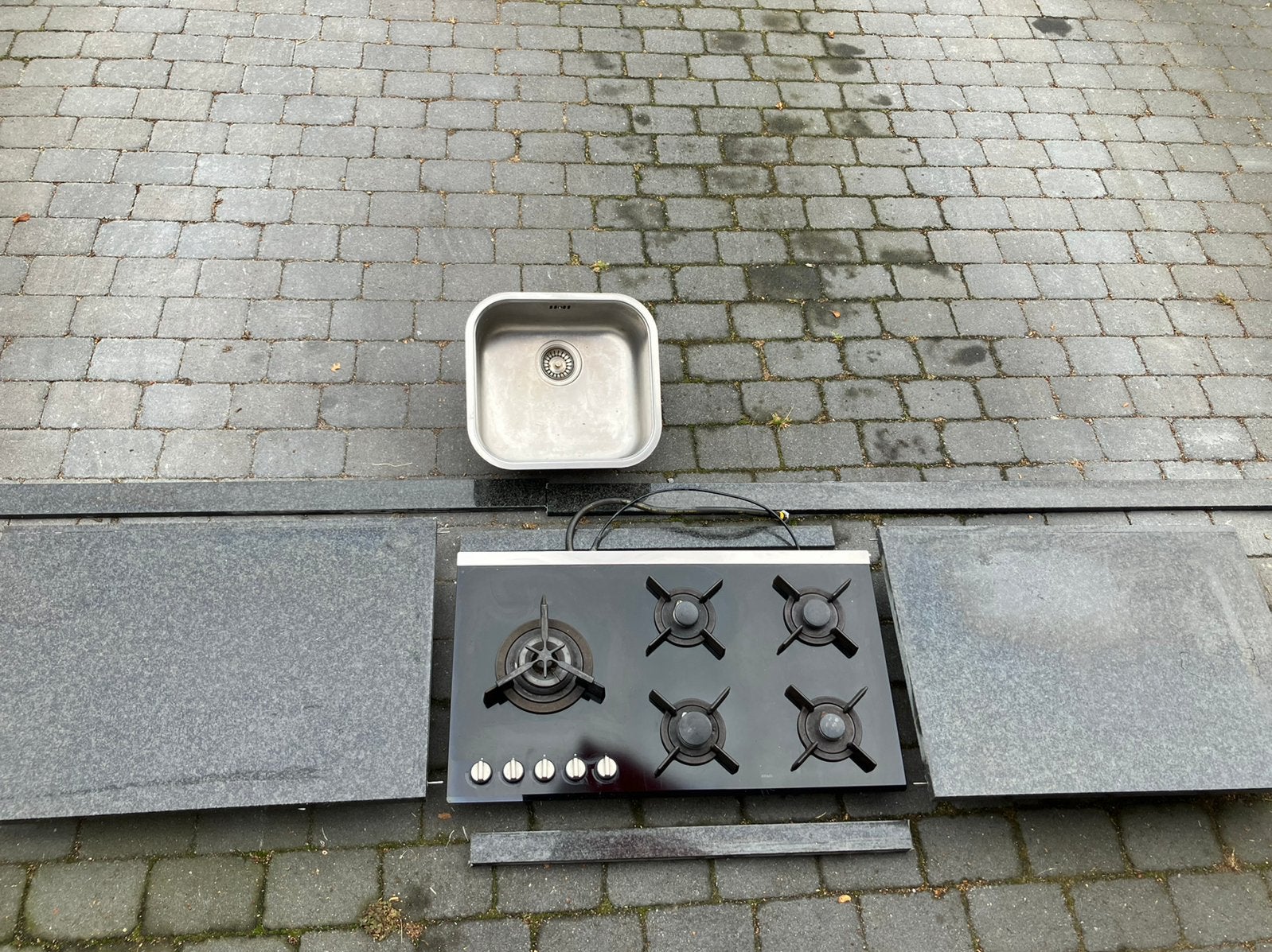 aanrechtblad met groot gasfornuis en spoelbak, Ophalen, 50 tot 75 cm, Zwart, Minder dan 100 cm