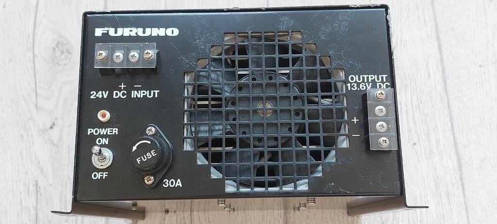 Furuno PC-220 Converter 24 volt naar 12 volt., Ophalen of Verzenden, Zo goed als nieuw, Kabel of Apparatuur
