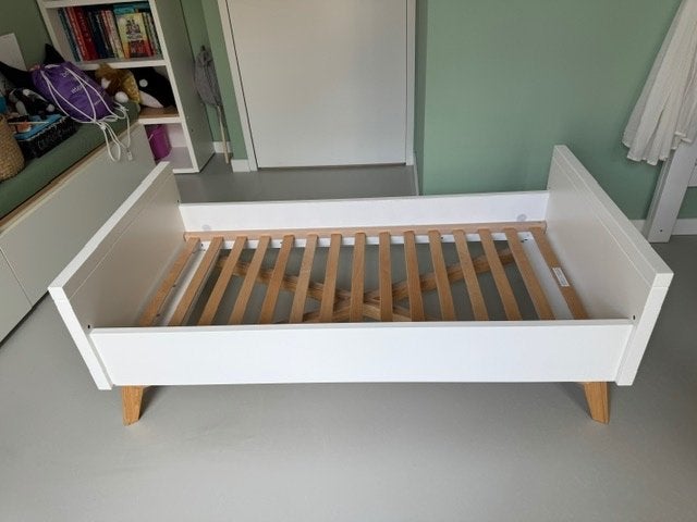 TWF ledikant/juniorbed Mika 70cm x 140cm, Kinderen en Baby's, Kinderkamer | Bedden, Ophalen, Gebruikt, Lattenbodem, Minder dan 140 cm