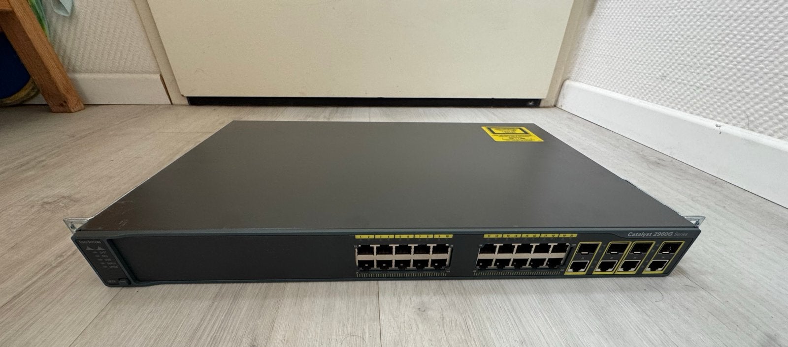 Cisco Catalyst 2960G-24TC-L Gigabit Ethernet Switch, Computers en Software, Netwerk switches, Ophalen of Verzenden, Gebruikt