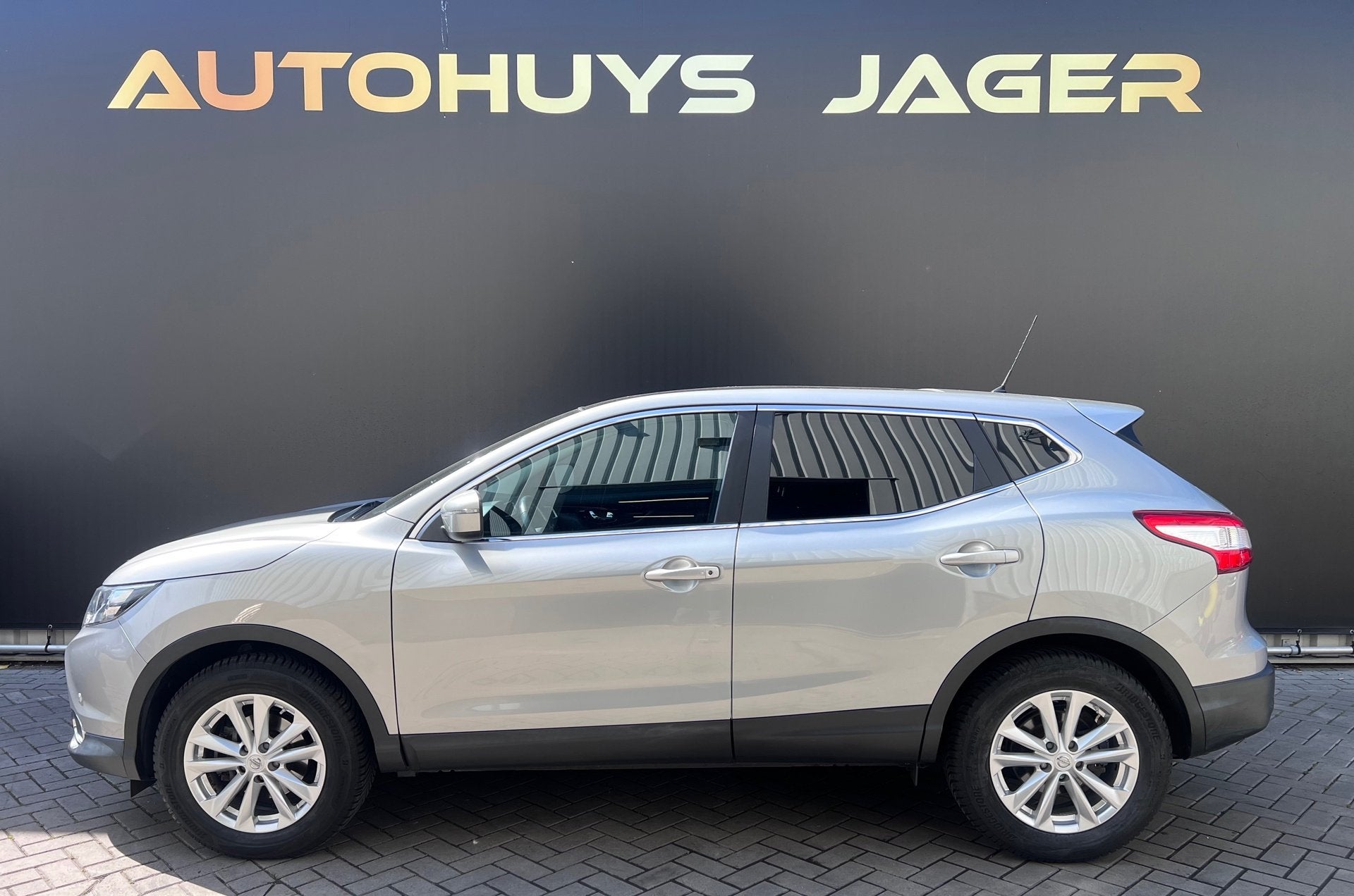 Nissan Qashqai 1.2 Connect Edition - Camera - Keyless - Pano, Euro 5, Stof, Gebruikt, 4 cilinders