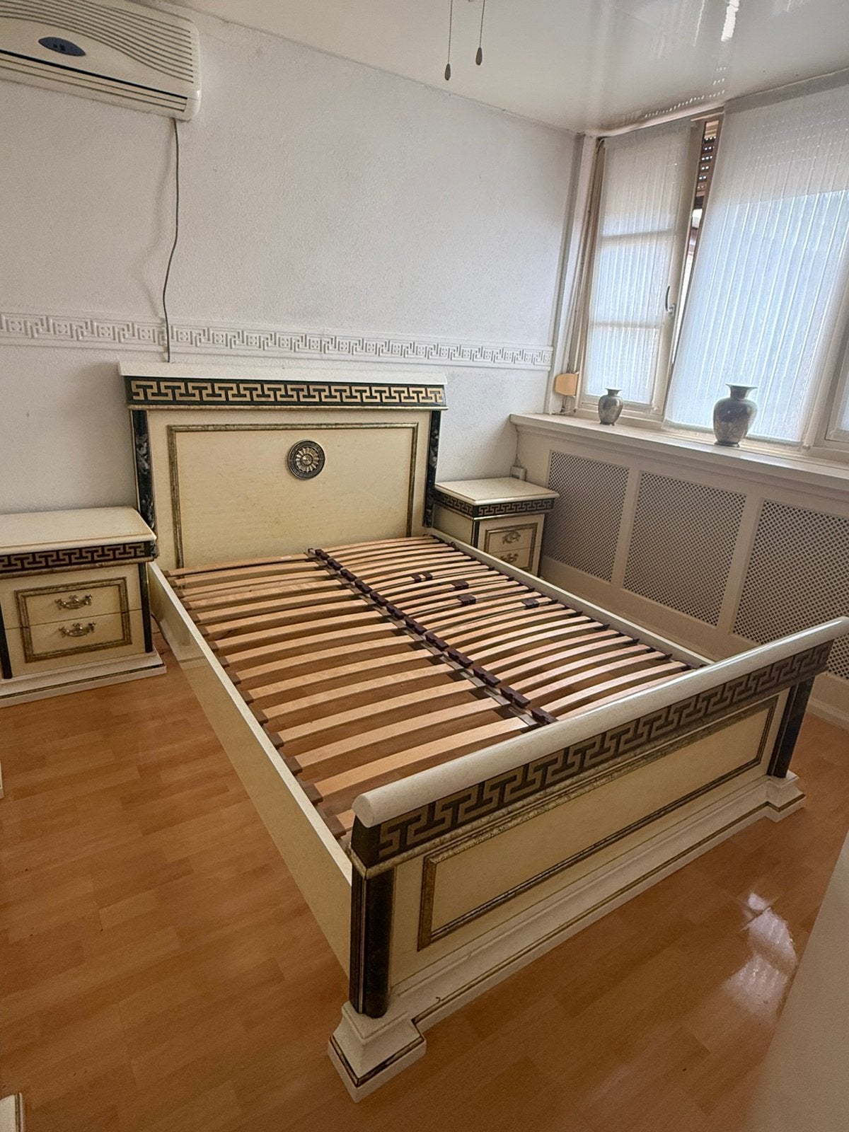 Versace bed 140x200 met nachtkastjes, Ophalen, Zo goed als nieuw