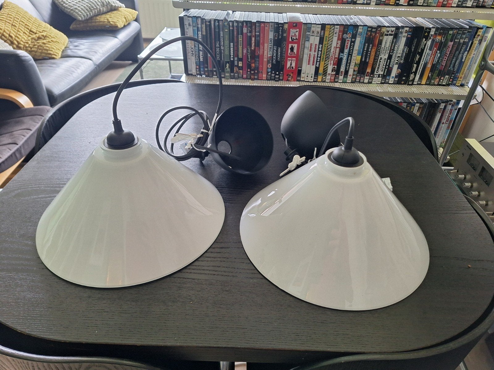 2x vintage witte Glazen Hanglampen kegel vorm., Post modern, E27 (groot), Ophalen of Verzenden, Glas
