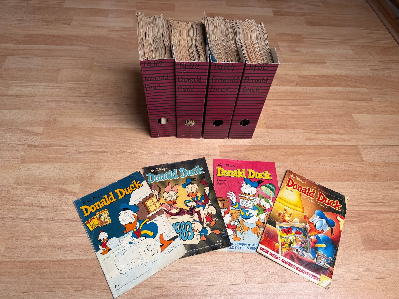 Donald Duck Jaargangen 1982, 1983, 1984, 1986, Boeken, Complete serie of reeks, Ophalen of Verzenden, Gelezen