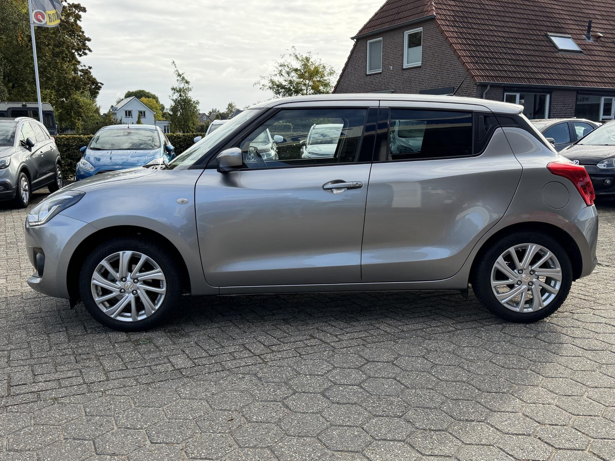Suzuki Swift 1.2 Select Smart Hybrid CARPLAY | CAMERA | STOE, Stof, Gebruikt, 4 cilinders, 400 kg