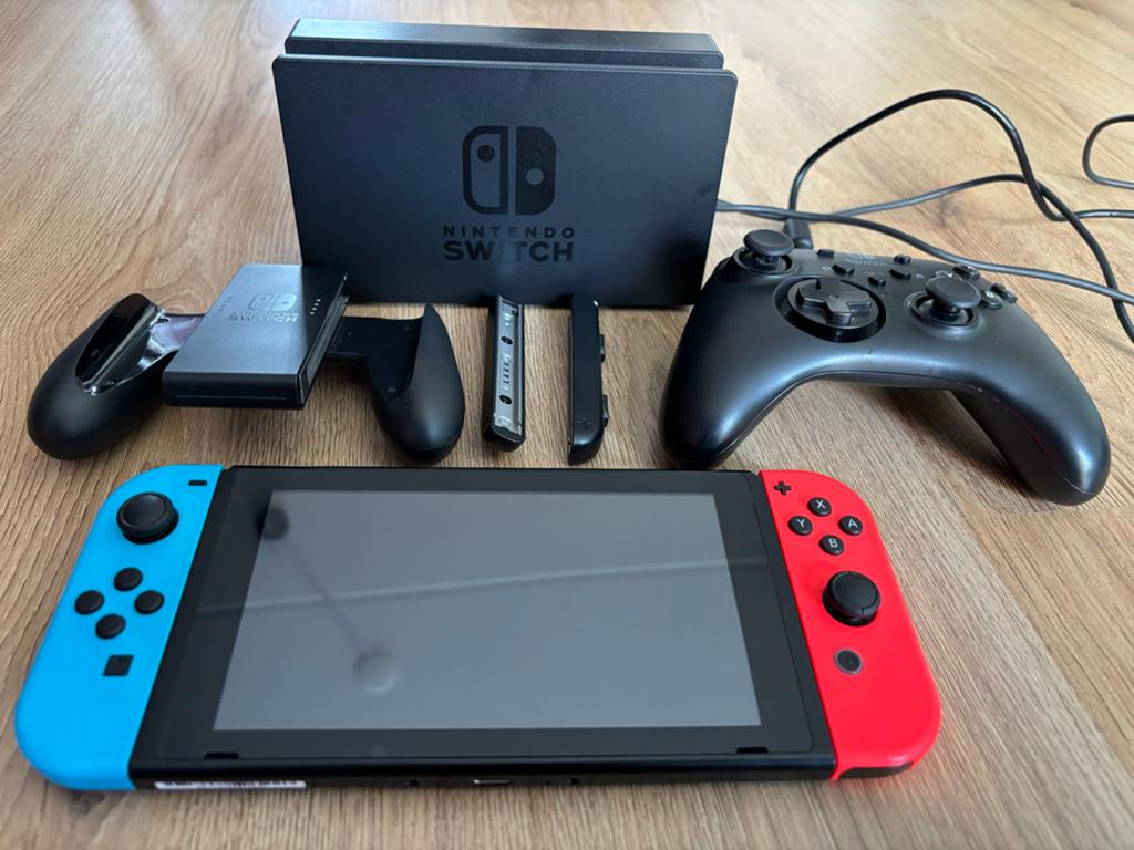 Nintendo Switch 2020 met extra controller en 128 gb geheugen, Gebruikt, Ophalen of Verzenden, Switch Original, Met 3 controllers of meer