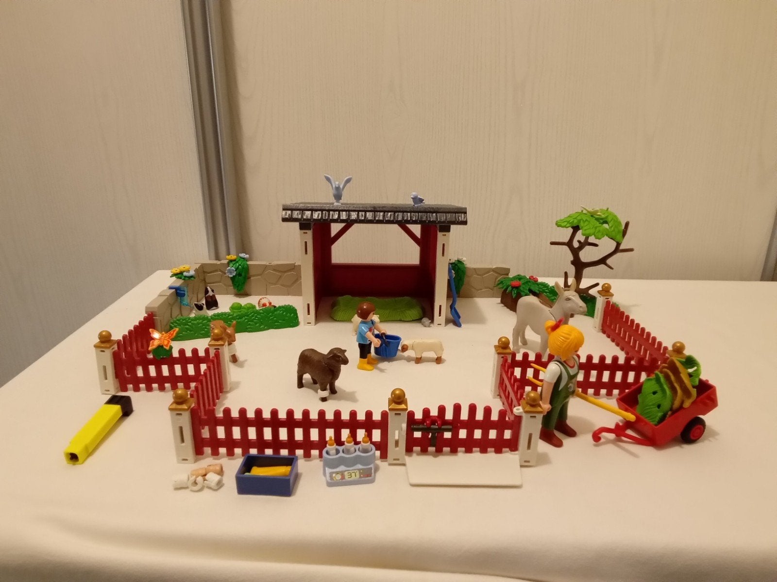 Playmobil 5531 verzorgingspost met stal compleet, Ophalen of Verzenden, Zo goed als nieuw
