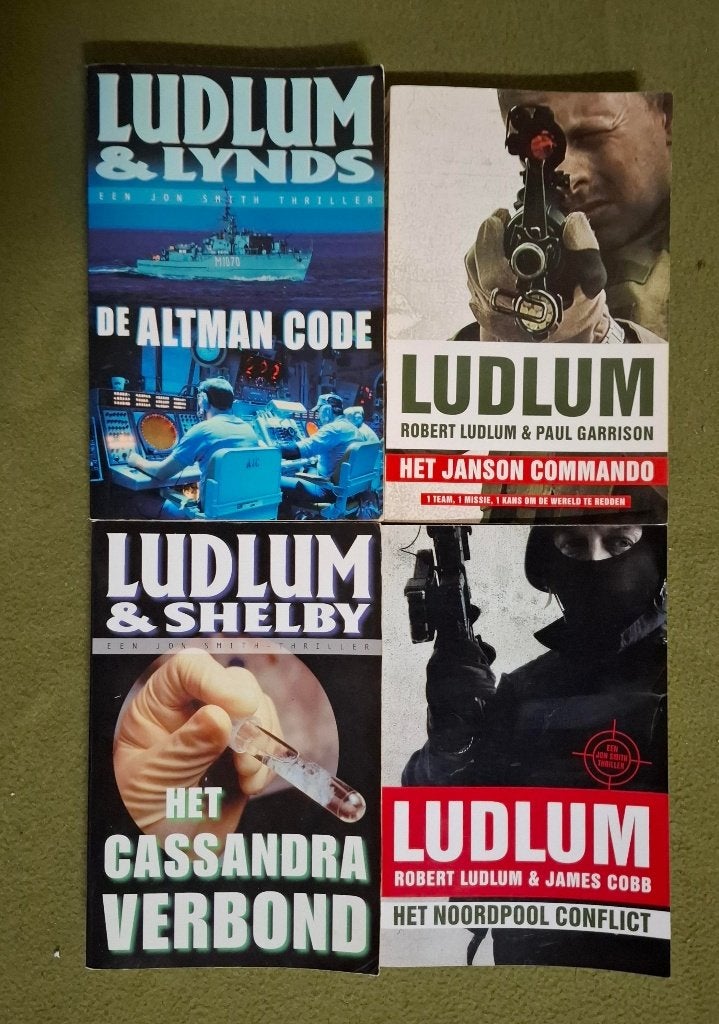 4 x boeken Robert Ludlum, Ophalen of Verzenden, Gelezen, Robert Ludlum, Nederland