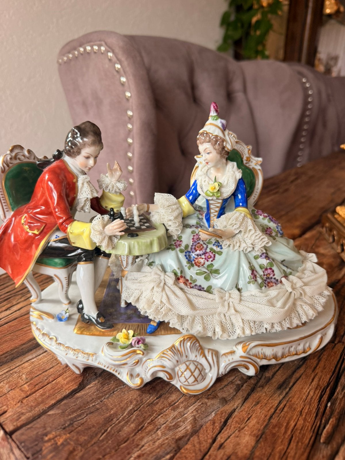 Porseleinen groepje volkstedt met kant, Antiek en Kunst, Ophalen of Verzenden