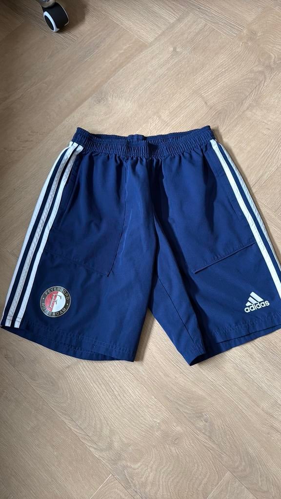 Als nieuw: origineel voetbalbroekje Feyenoord maat M, Sport en Fitness, Voetbal, Maat M, Ophalen of Verzenden, Zo goed als nieuw