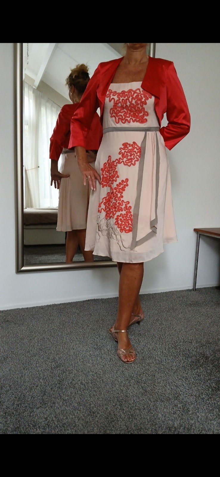 Chique jurk met bolero, roze met rode borduursels, Maat 42/44 (L), Ophalen of Verzenden, Zo goed als nieuw, Knielengte