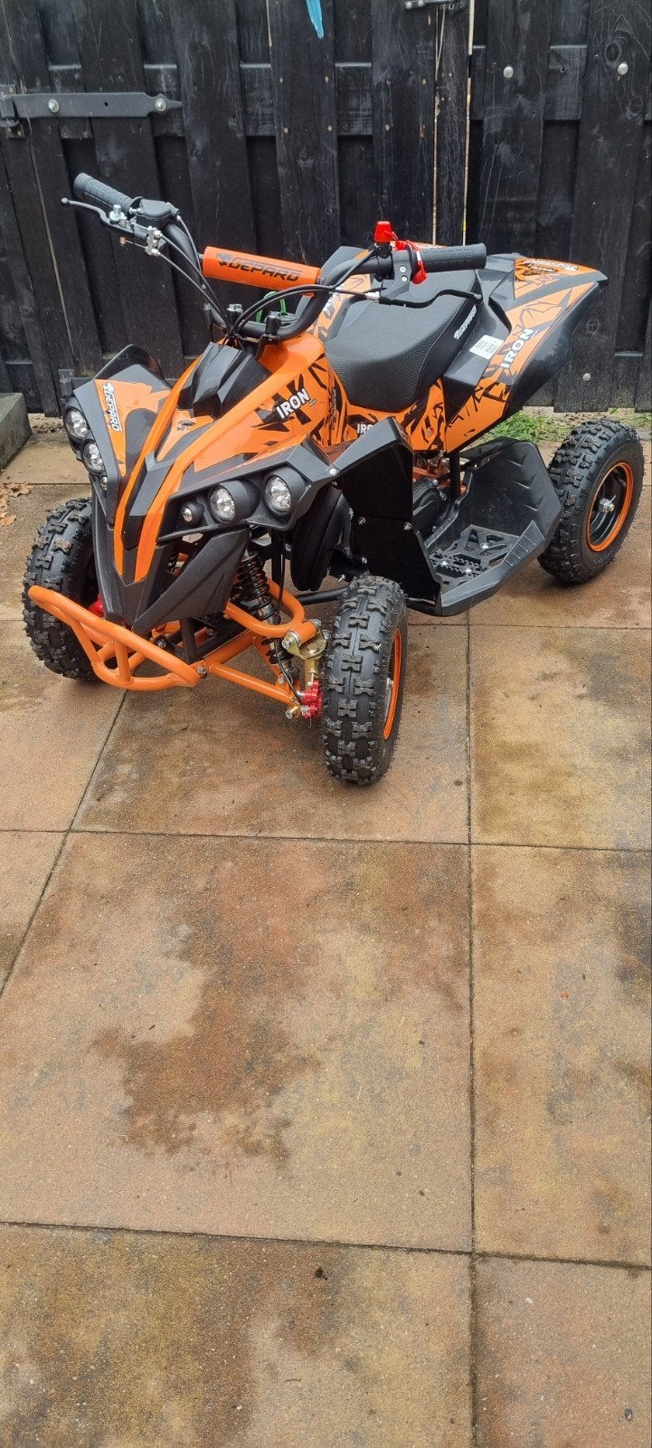 Stoere Iron Quad met helm - Perfect voor avontuur!, Motoren, 49 cc, 11 kW of minder, 1 cilinder