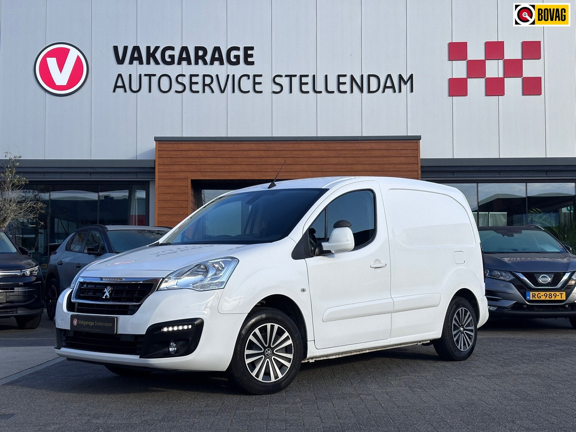 Peugeot Partner 120 1.6 BlueHDi 75 L1 Premium Pack|Trekhaak|, Auto's, Voorwielaandrijving, Stof, Gebruikt, 4 cilinders