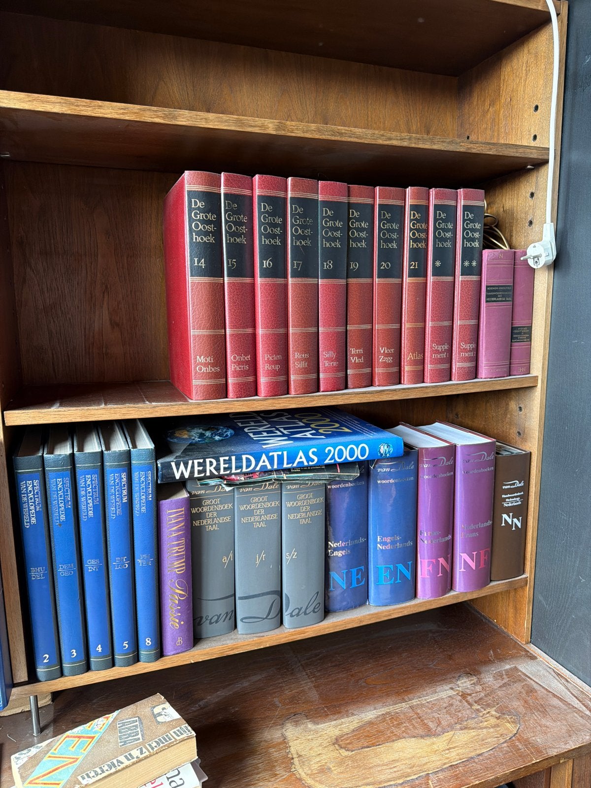 Grote Oosthoek Encyclopedie en Wereldatlas 2000, Boeken, Ophalen of Verzenden, Gelezen, Algemeen, Complete serie