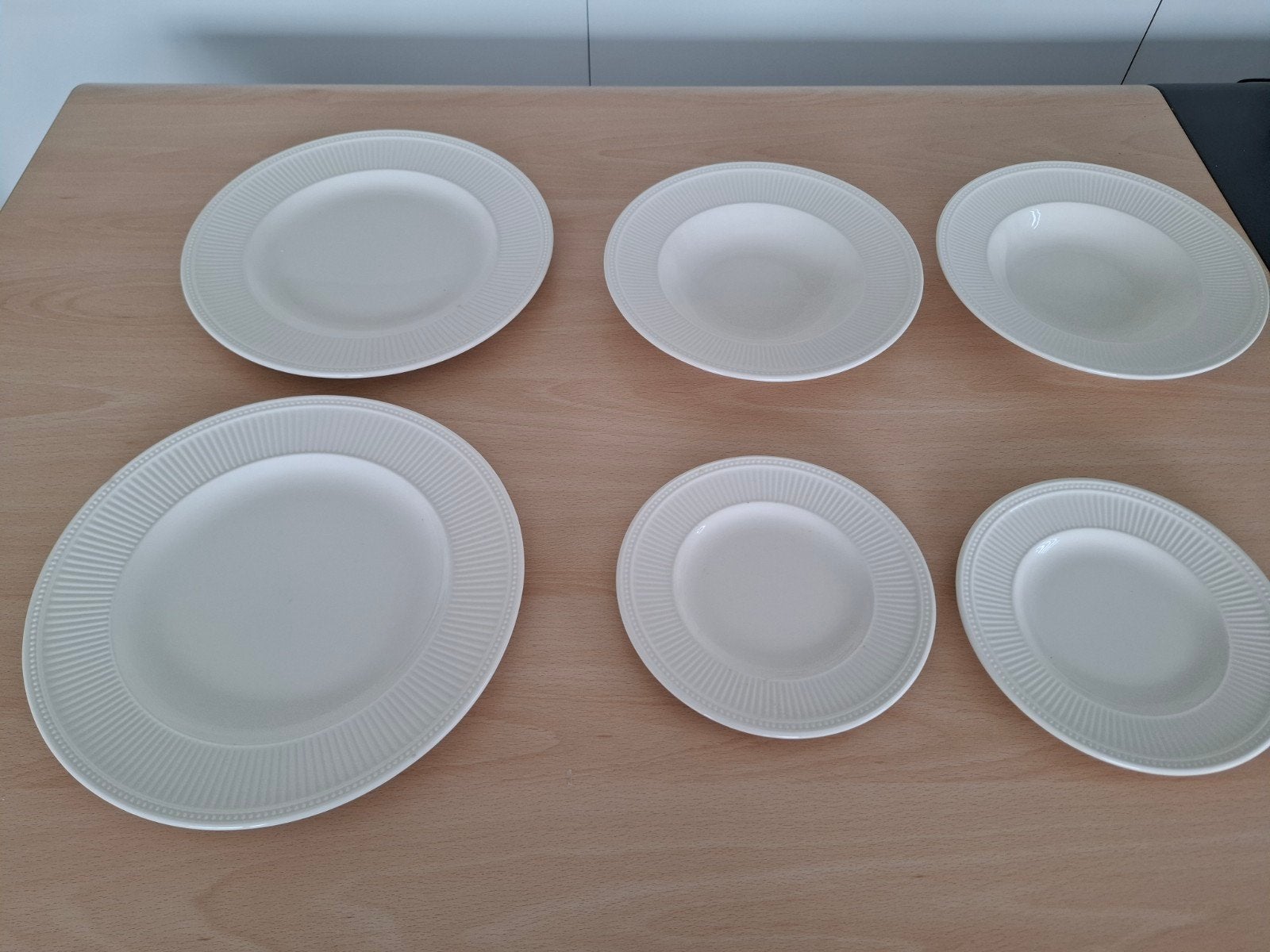 Wedgwood 2 gebaksbordjes, 2 soepborden, 2 grote b, Huis en Inrichting, Keuken | Servies, Gebruikt, Ophalen of Verzenden, Bord(en)