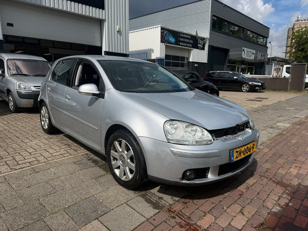 Volkswagen Golf 1.6 Trendline 5 DEURS, Auto's, Voorwielaandrijving, Gebruikt, 4 cilinders, 620 kg