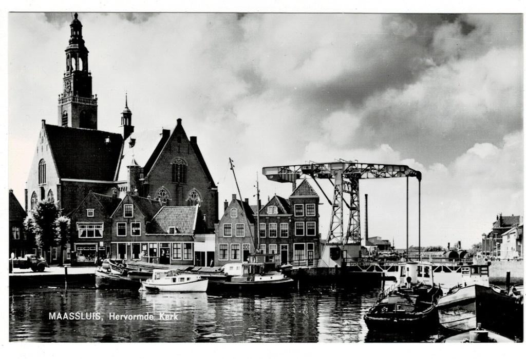 Maassluis. Fotokaart van de Hervormde Kerk (boot)., Ophalen of Verzenden, 1940 tot 1960, Ongelopen, Zuid-Holland