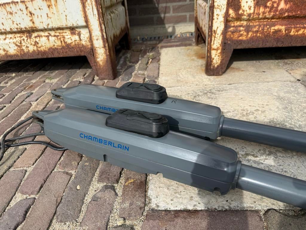 Chamberlain hekopener CHLA250EVC (1x werkend, 1x defect), Doe-het-zelf en Verbouw, Ophalen, Gebruikt, Overige materialen, Overige typen