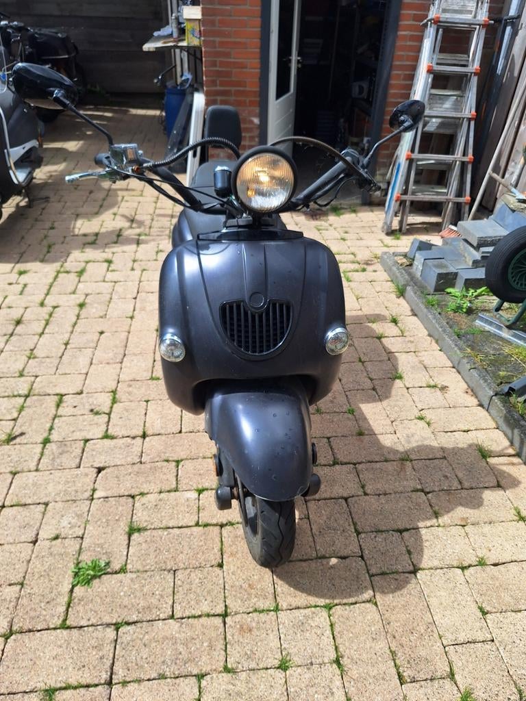 Senzo retroscooter met gele plaat. Met alarm en 2 sleutels, Gebruikt, Benzine, Ophalen, Overige merken