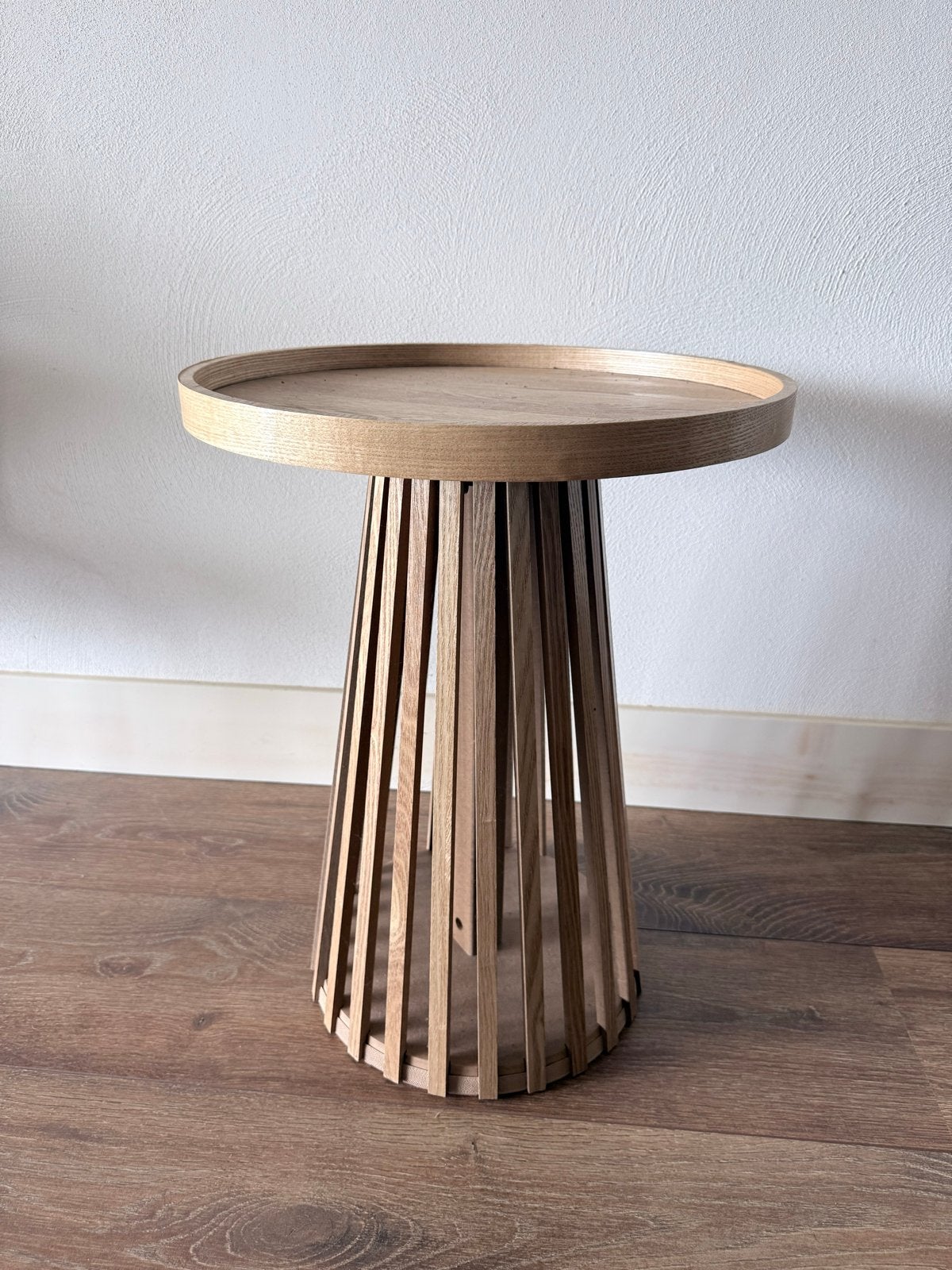 Stijlvolle houten bijzettafel - Rond en modern, Huis en Inrichting, Minder dan 55 cm, Rond, Zo goed als nieuw, Hout