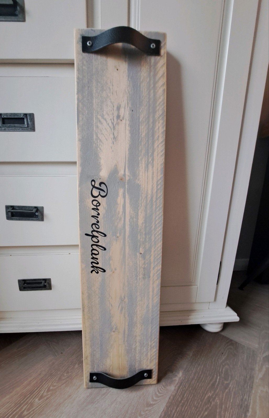 Borrelplank / Hapjesplank 83x20x3 cm met lederen handgrepen, Ophalen of Verzenden, Nieuw, Hout, Serveerplank