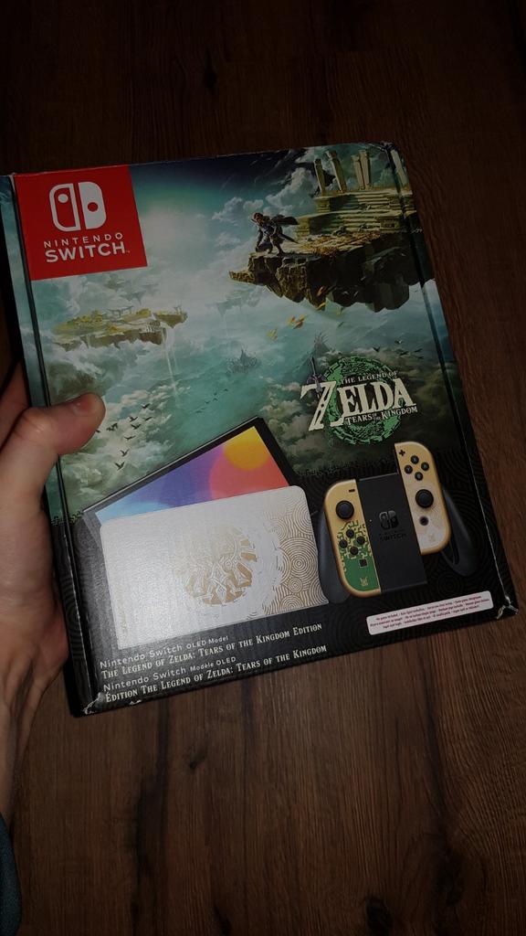 Nitendo switch Oled limited edition zelda, Spelcomputers en Games, Spelcomputers | Nintendo Switch, Ophalen of Verzenden, Nieuw