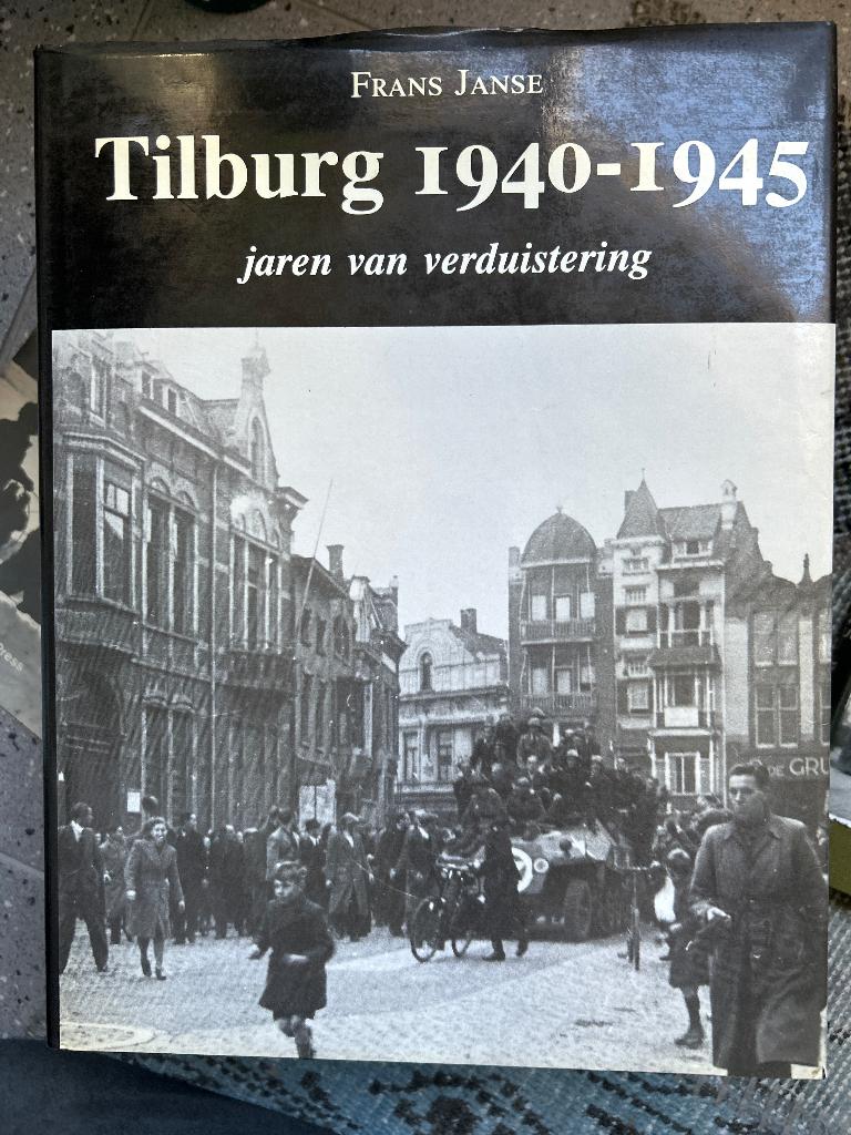 Tilburg 1940-1945 jaren van verduistering, Ophalen of Verzenden, Frans Janse, 20e eeuw of later, Gelezen