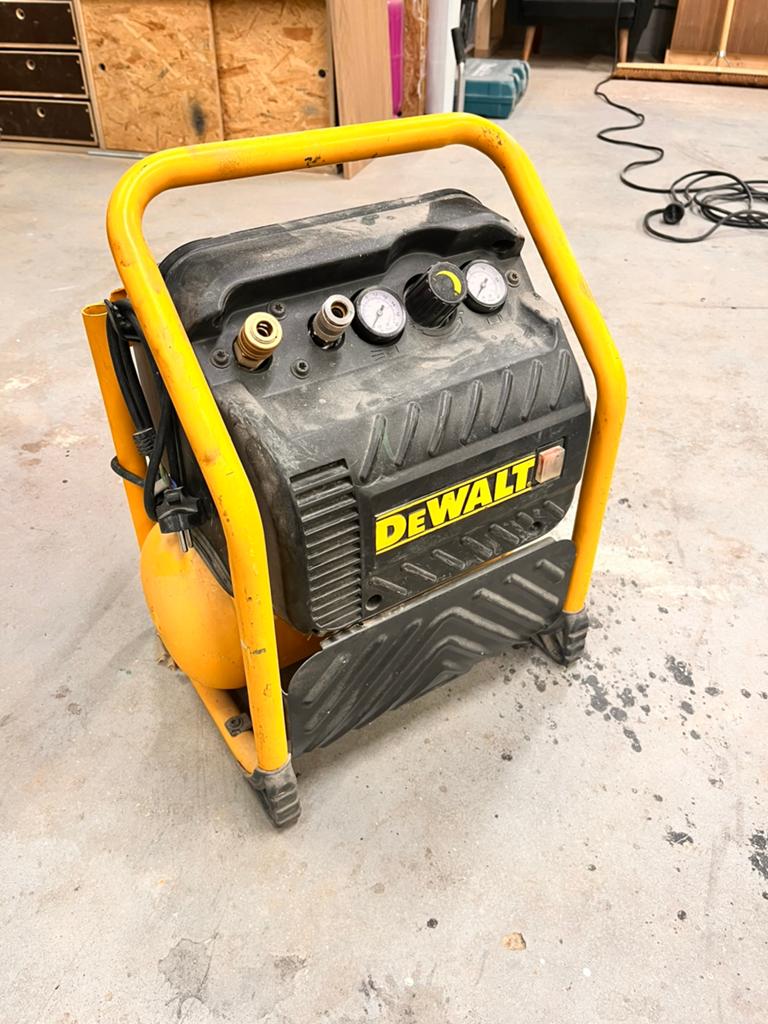 Dewalt compressor, 100 liter of meer, Ophalen of Verzenden, Zo goed als nieuw, Minder dan 200 liter/min