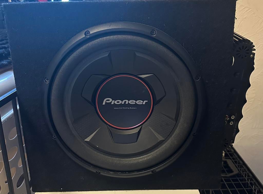 Pioneer subwoofer met versterker, Auto diversen, Autospeakers, Ophalen, Zo goed als nieuw