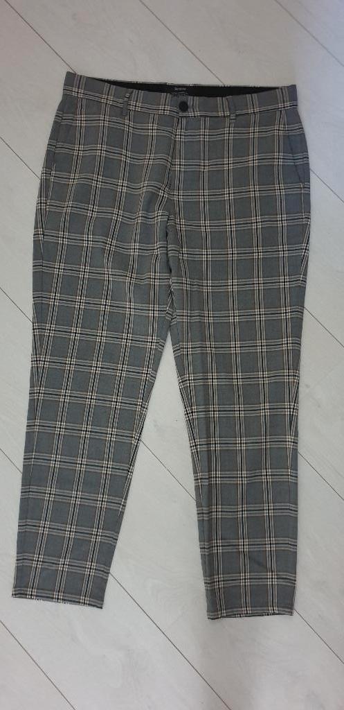 Bershka cropped fit mt 44, Overige kleuren, W32 (confectie 46) of kleiner, Ophalen of Verzenden, Bershka