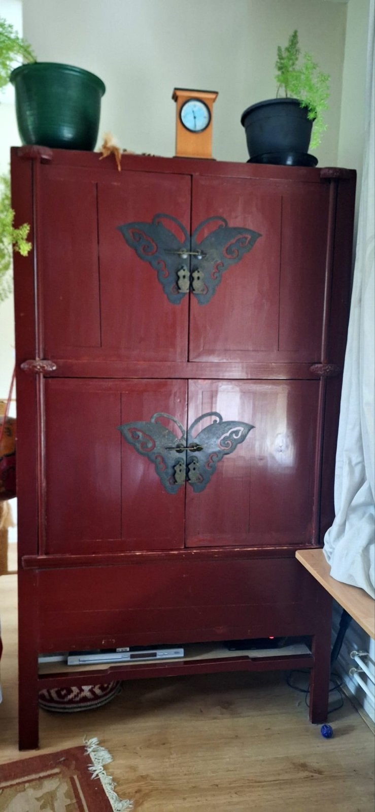 Antieke Chinese kast met vlindersluitingen ( Replica), Antiek en Kunst, Ophalen