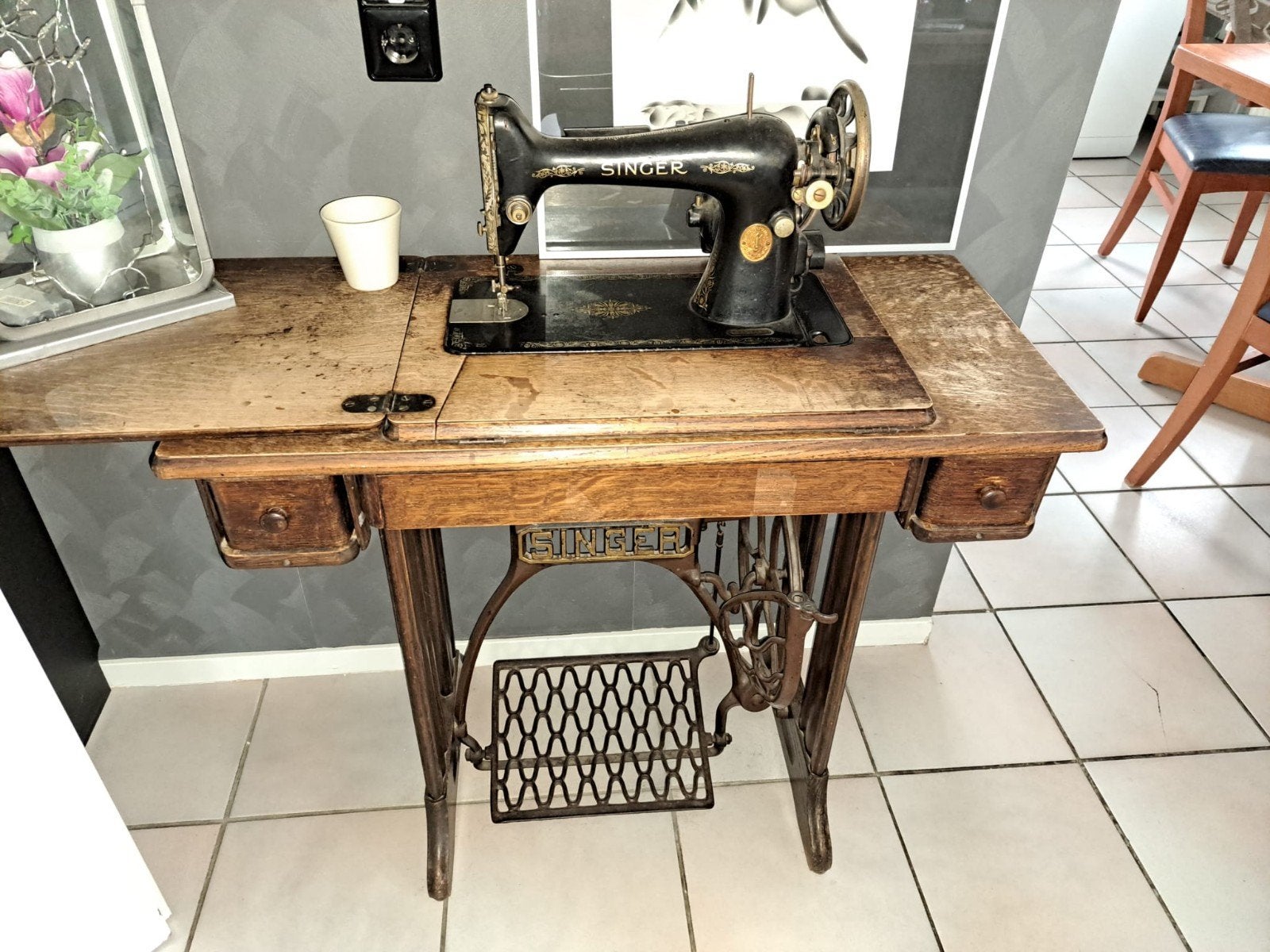 Antieke Singer Naaimachine met Onderstel, Ophalen