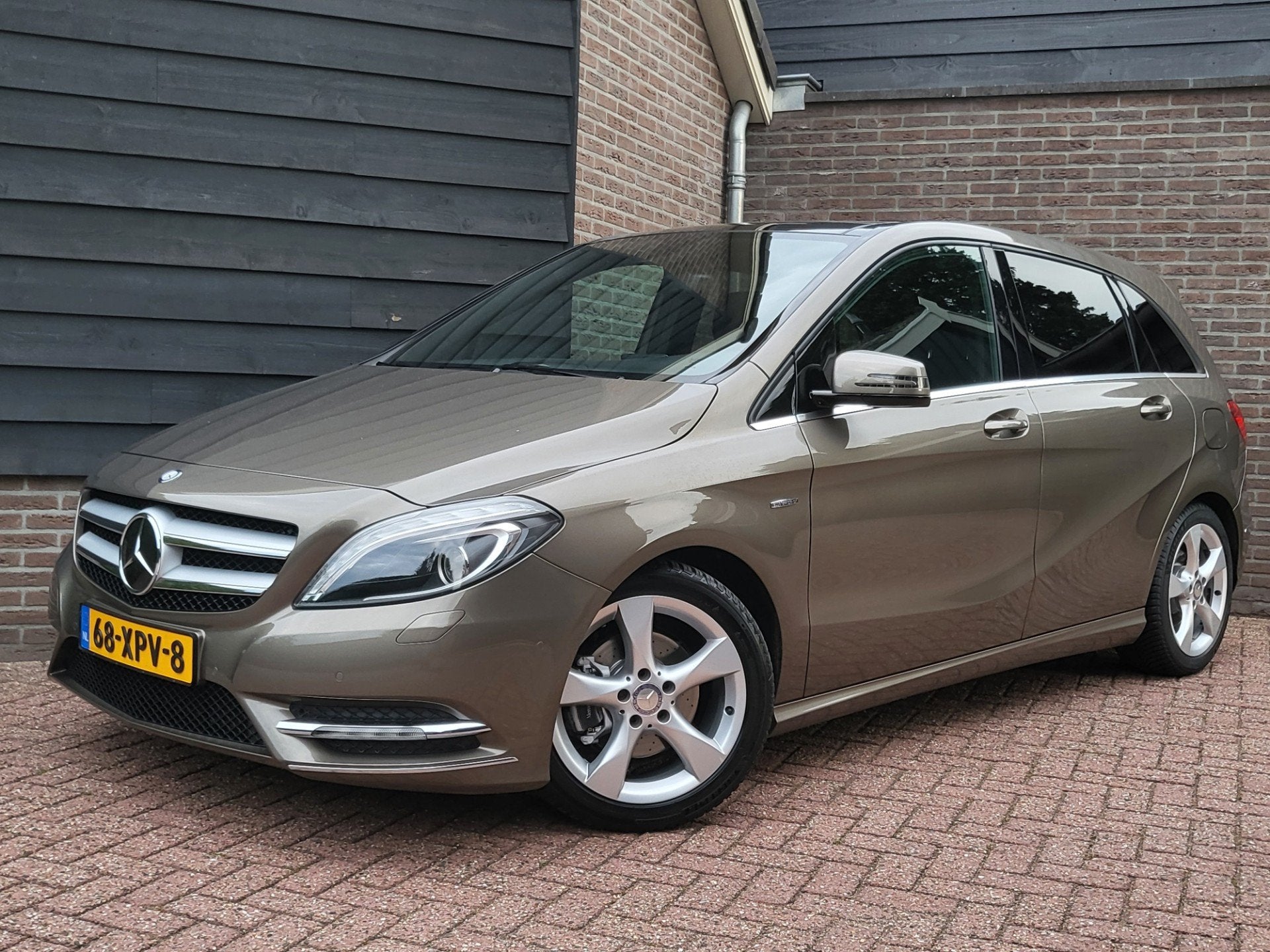 Mercedes-Benz B-klasse 200 Ambition Aut. - 1e Eigenaar - Tre, Auto's, Euro 5, 1325 kg, Gebruikt, Bi-Xenon koplampen