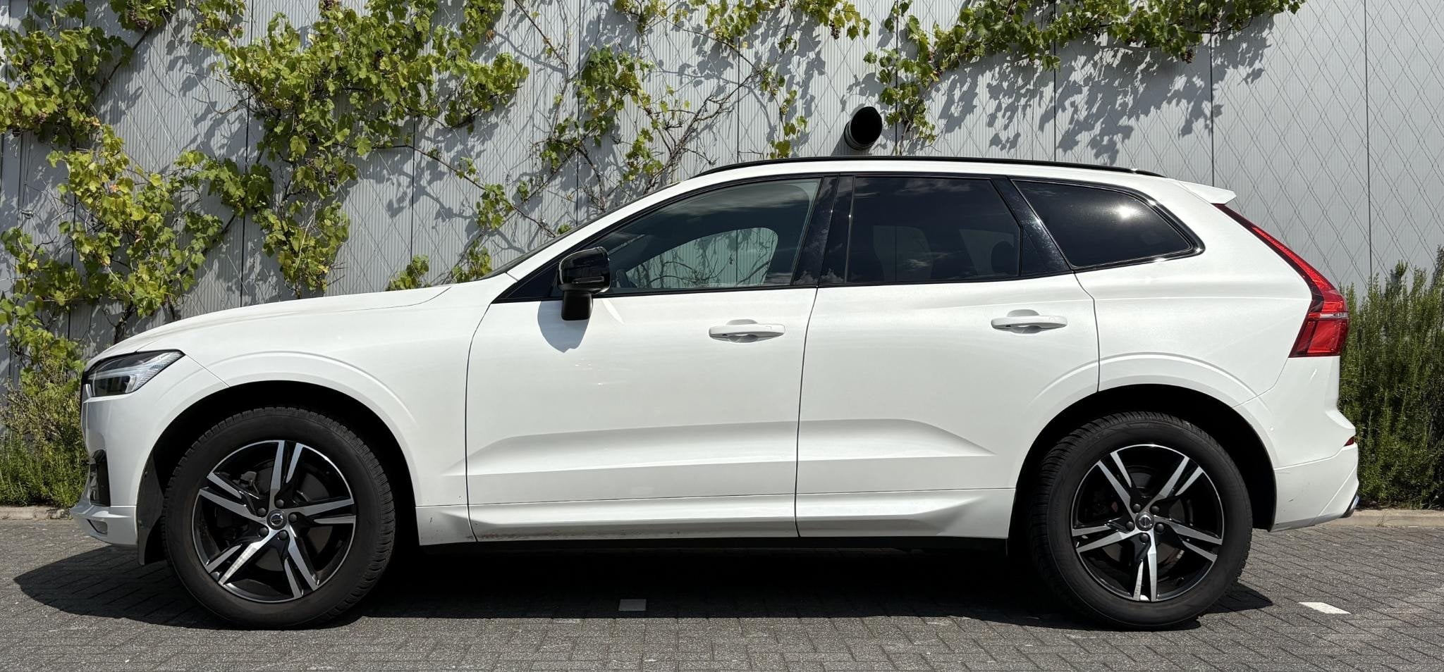 Volvo XC60 2.0 B4 R-Design | Panoramadak | Harman Kardon Aud, 12 maanden, Gebruikt, Euro 6, 4 cilinders