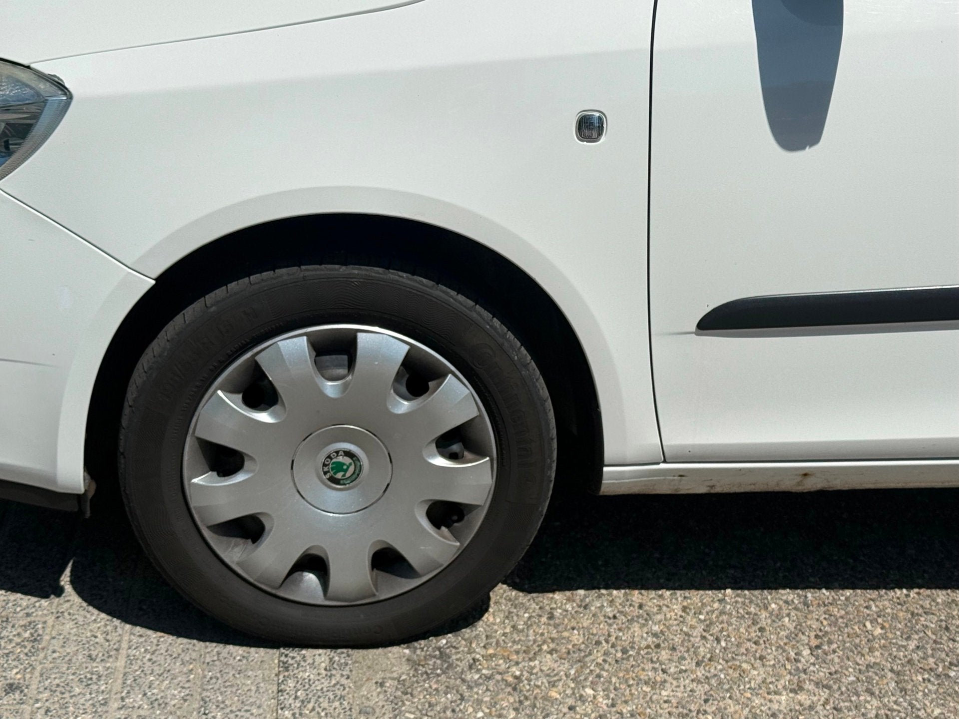 Skoda Fabia 1.4-16V Comfort APK 6-2-2027/AIRCO/CRUISE/RIJDT, Auto's, Skoda, Voorwielaandrijving, Zwart, 4 cilinders, Wit
